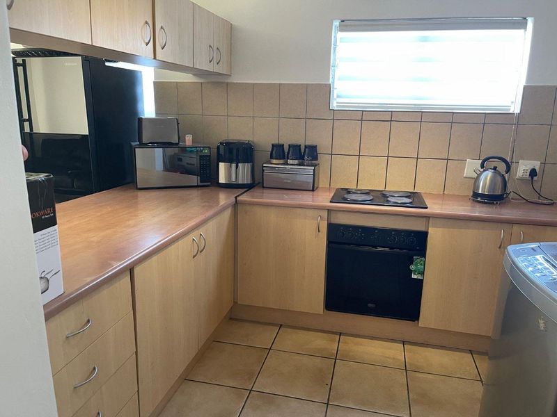 Beautiful 3 bedroom and 2 bathroom in Sunbird Estate - Photo 5