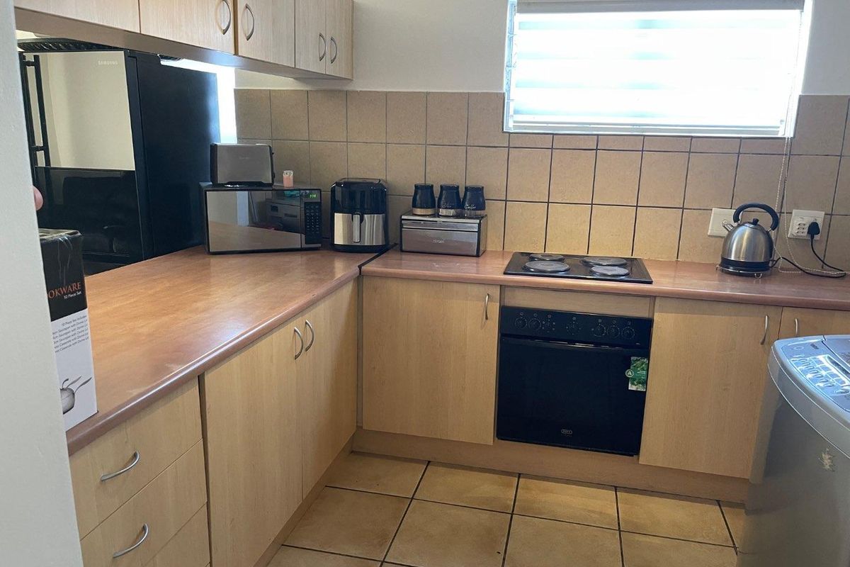 Beautiful 3 bedroom and 2 bathroom in Sunbird Estate - Photo 5