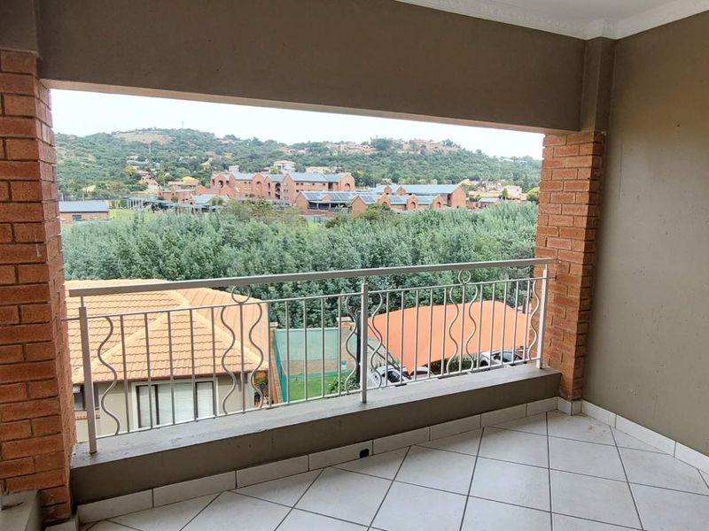 Luxurious Estate Living - Photo 6