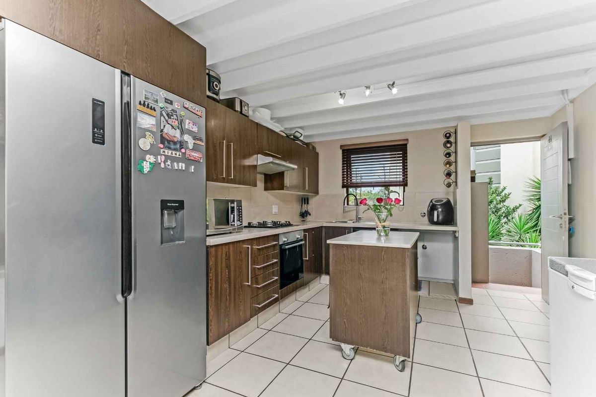 Stunning 2 Bedroom, 2 Bathroom Loft Apartment For Sale In Broadacres - Photo 2