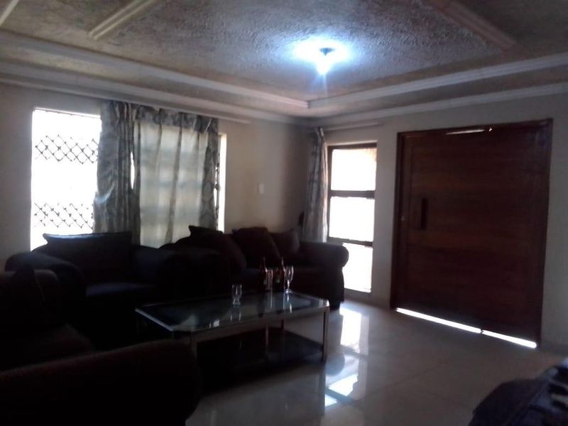 Neat 3-Bedroom Home FOR SALE– Thohoyandou Unit E, Magidi - Photo 8
