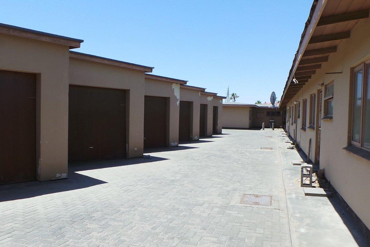 Block of Flats perfect for staff accommodation! - Photo 2