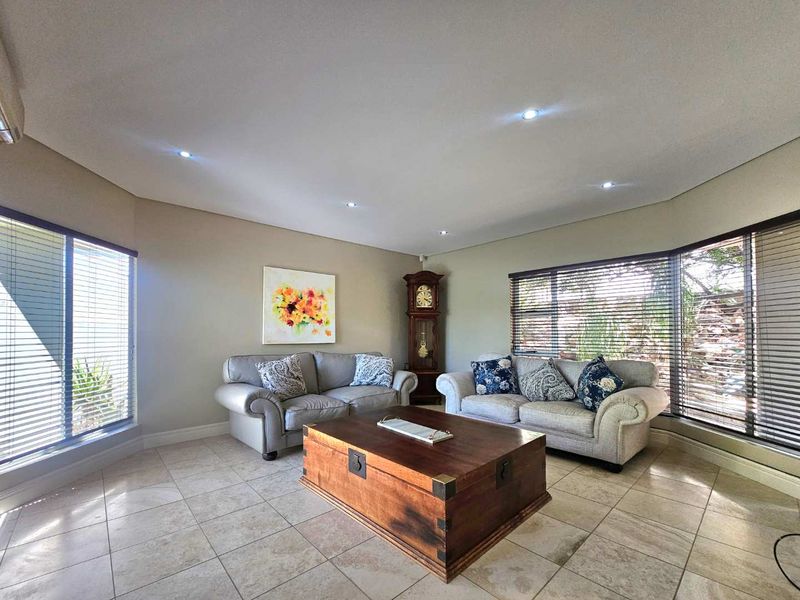 Garden Bliss: 4-Bedroom Gem in Ludwigsdorf - Photo 7