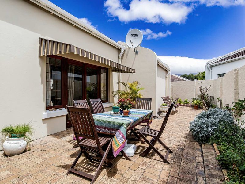 Solid, Comfortable Cottage Home!! - Photo 3