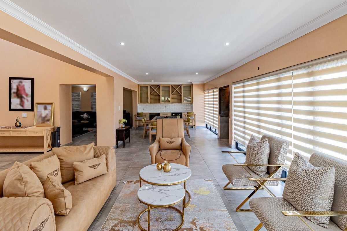 Elegant 4 Bedroom Home on the Greenbelt-The Hills Game Reserve Estate - Photo 2