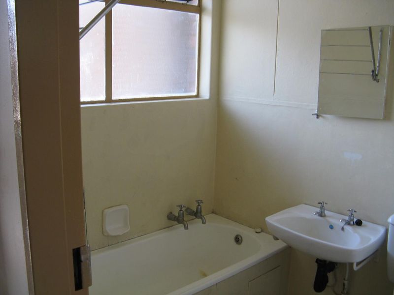 BACHELOR FLAT TO RENT IN SUNNYSIDE - Photo 10