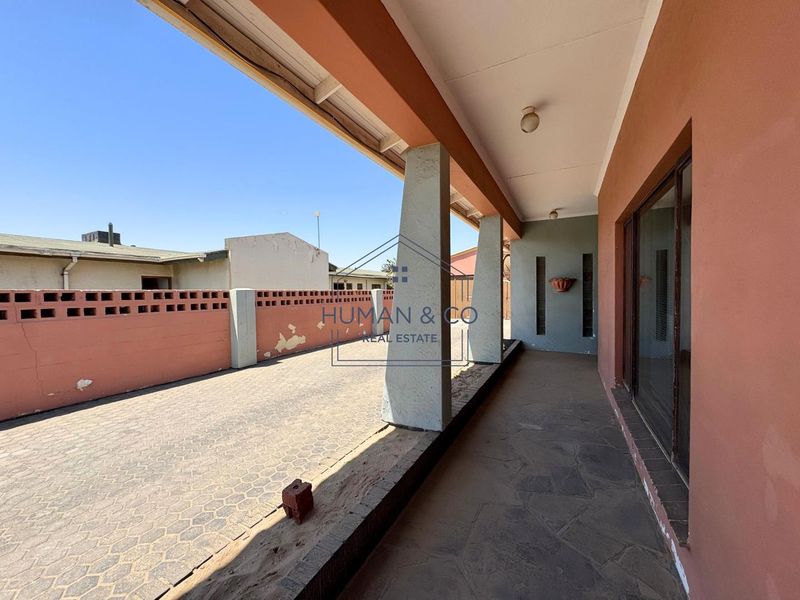 Ideal Opportunity near Duneside School and town center - Photo 2