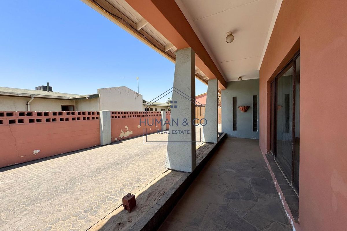 Ideal Opportunity near Duneside School and town center - Photo 2