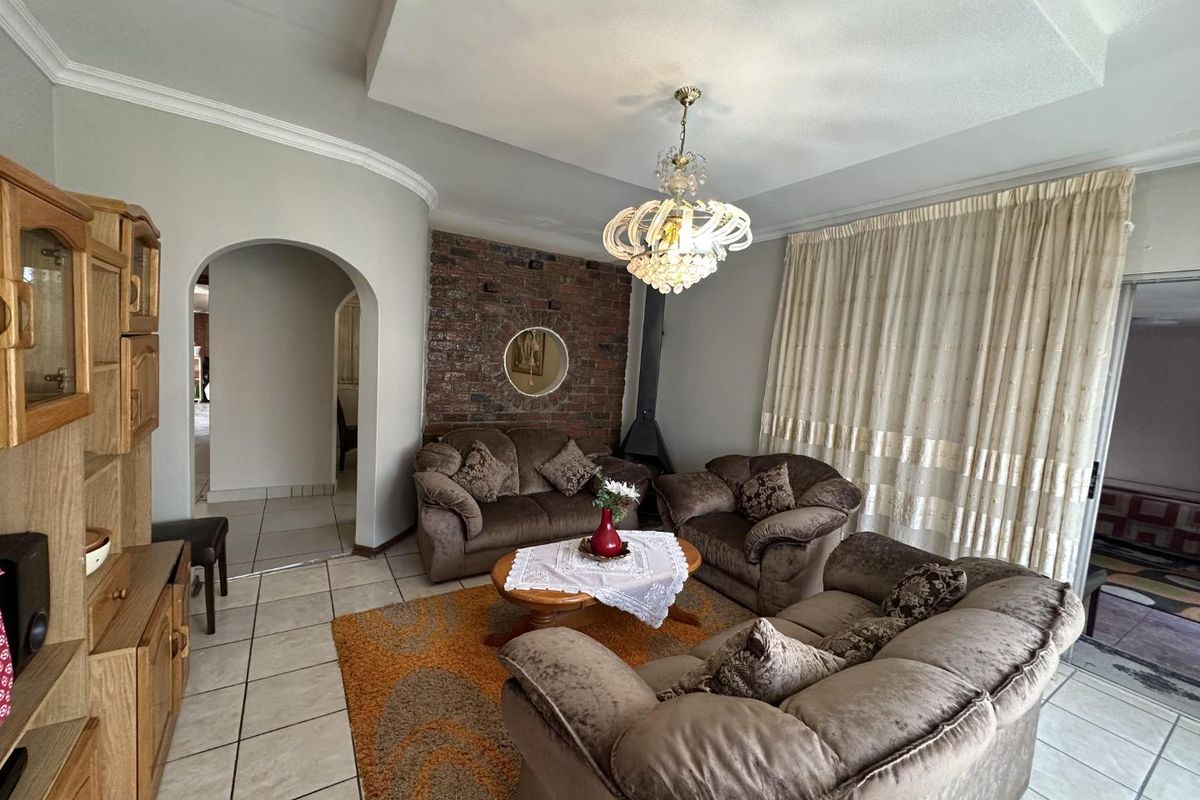 Spacious Family Home in A Cul-De-Sac - Photo 5