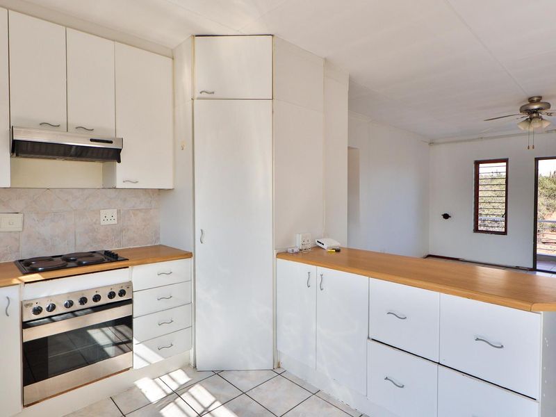 2 Bedroom, 2 Bathroom Apartment in Winchester Hills - Photo 3