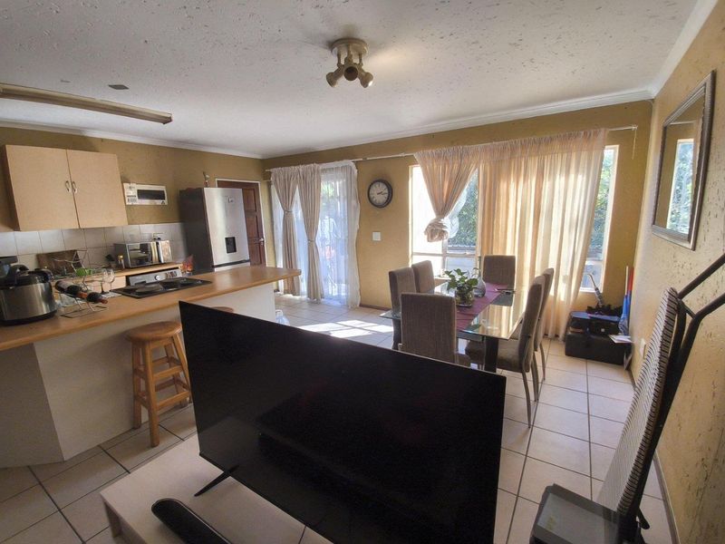 erene & Central: Peaceful 2-Bedroom Apartment in the Heart of Birchleigh - Photo 5