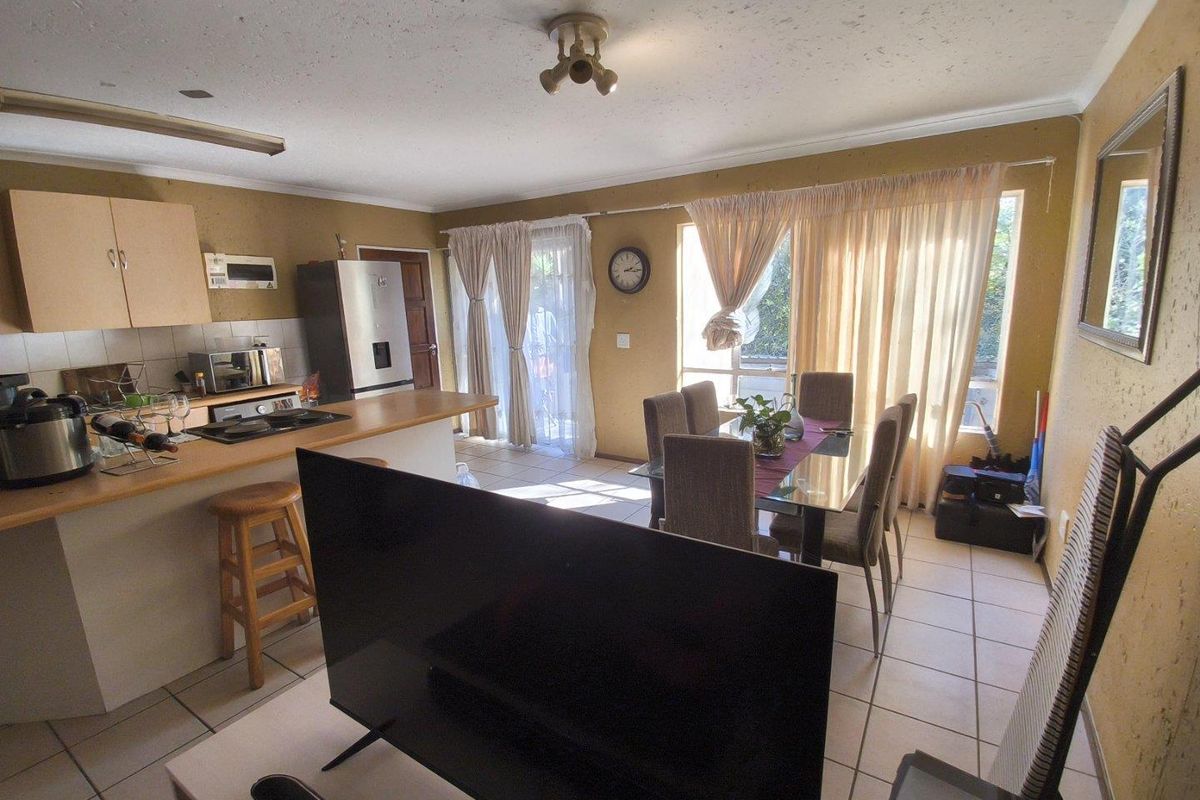 Serene & Central: Peaceful 2-Bedroom Apartment in the Heart of Birchleigh - Photo 3