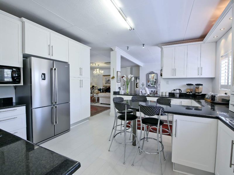 Immaculate family home in quiet neighbourhood - 4 Bedrooms - Photo 7