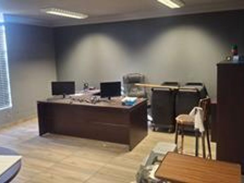 Office To Let - Photo 5