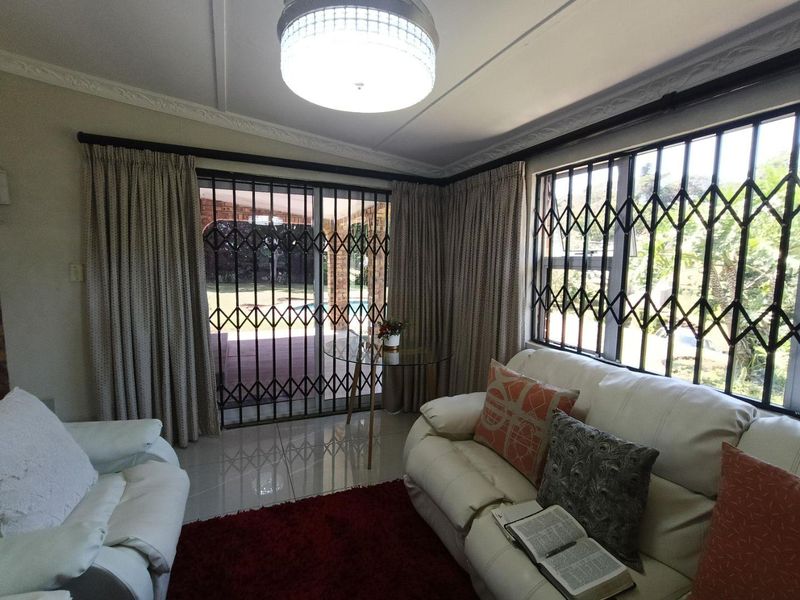 Beautiful 4-Bedroom Family Home for Rent - Photo 2