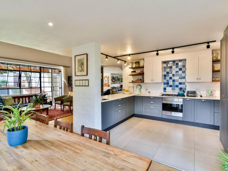 SUPERB AND MUCH LOVED HOME IN OLD FAERIE GLEN - Photo 10