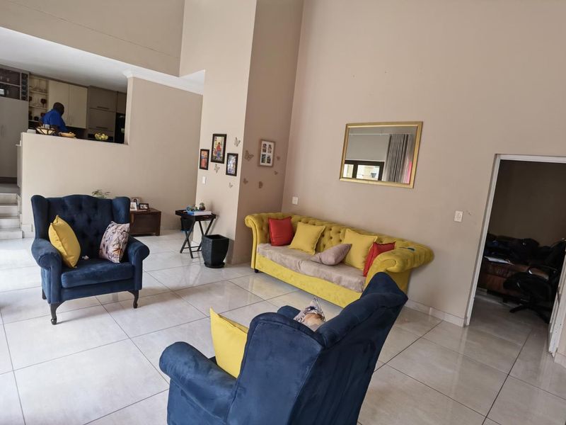 Exquisite 5-Bedroom, 5-Bathroom Luxury Modern House in Blue Valley Golf Estate - Photo 8