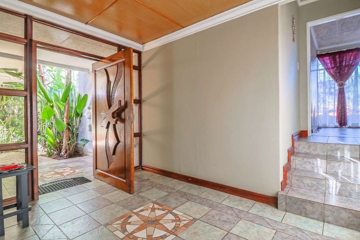 Spacious family home in the prestigious Alberante Estates - Photo 3