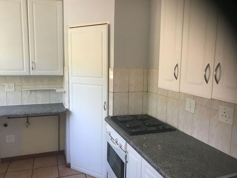 3 Bedroom simplex in Die Wilgers - Photo 9