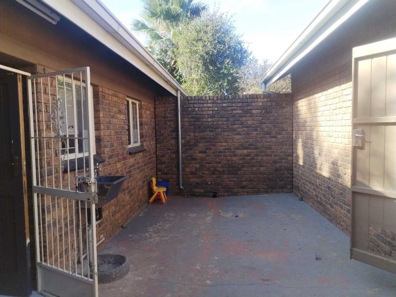Ready to move in house - Photo 8