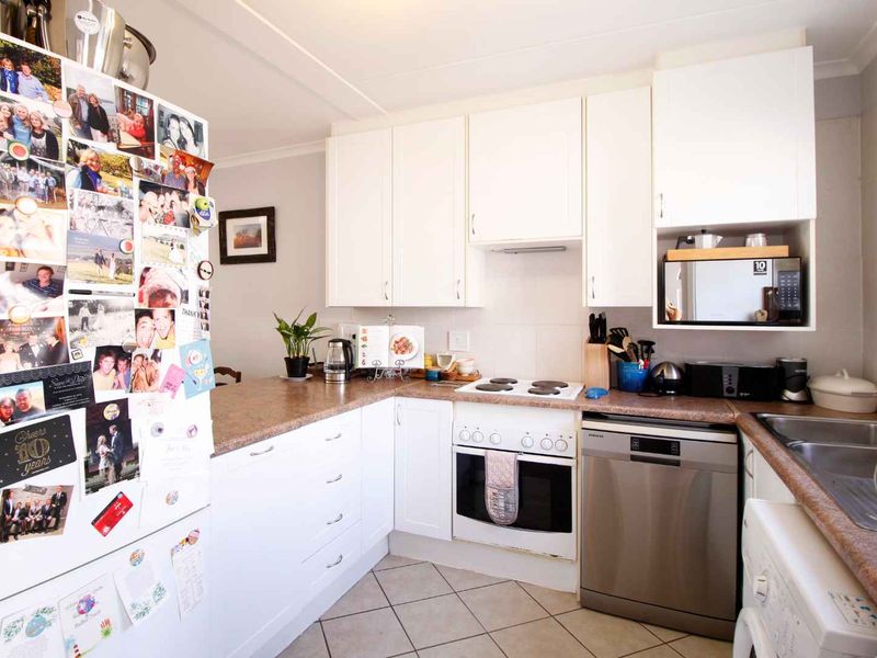 Charming 2 Bedroom Townhouse in Excellent Estate - Photo 4