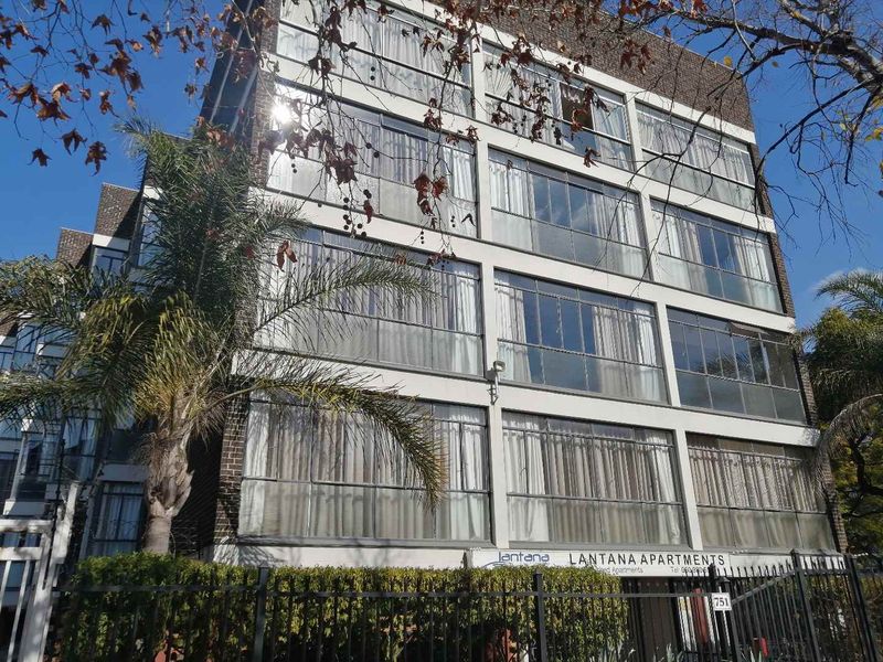 BACHELOR FLAT TO RENT - Photo 1