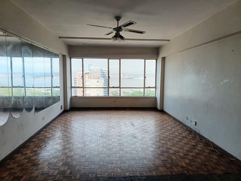 Perfect lock-up-and-go apartment for sale in a well maintained building! - Photo 3