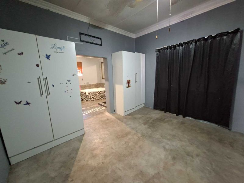 Fix Upper 3 Bedroom Home For Sale - Photo 5