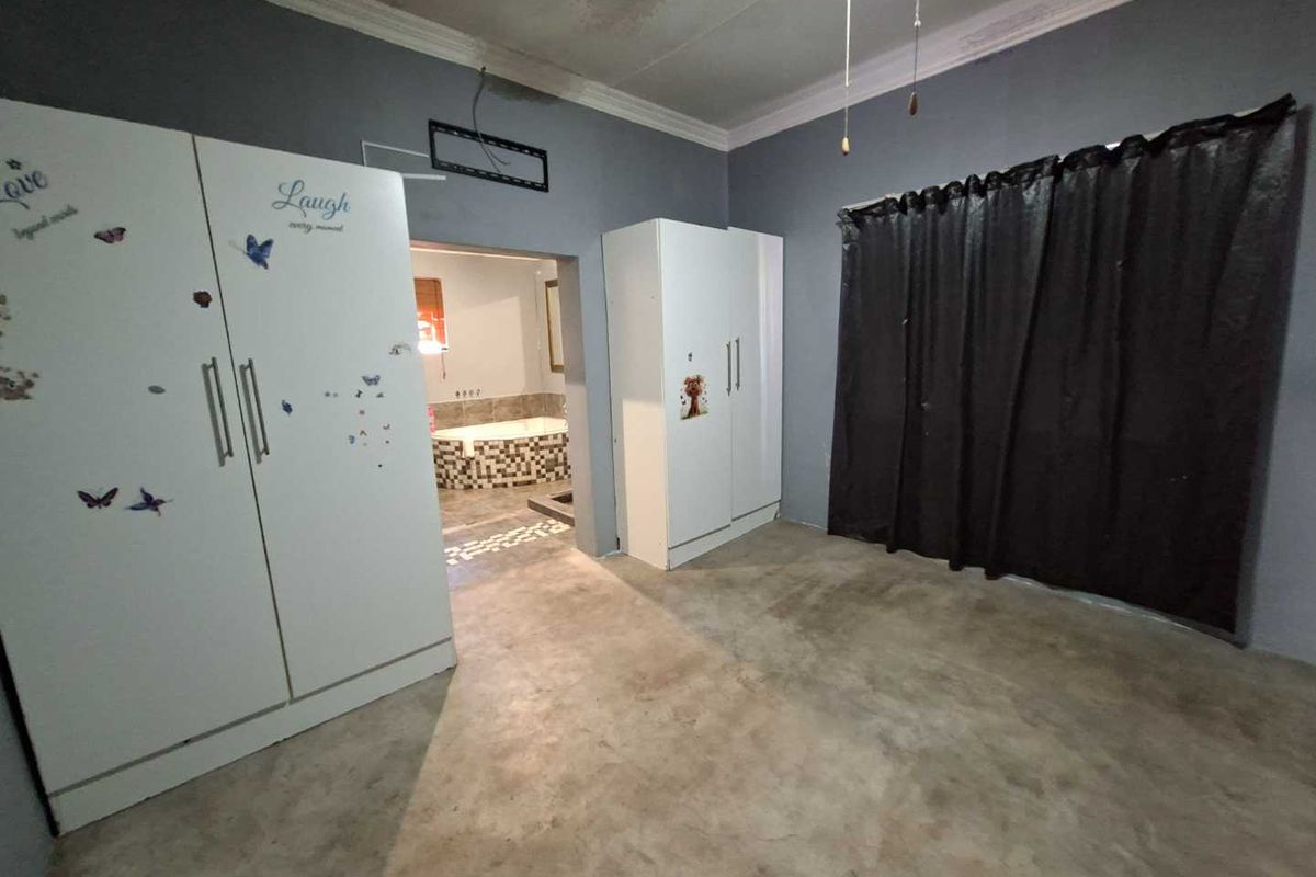 Fix Upper 3 Bedroom Home For Sale - Photo 5