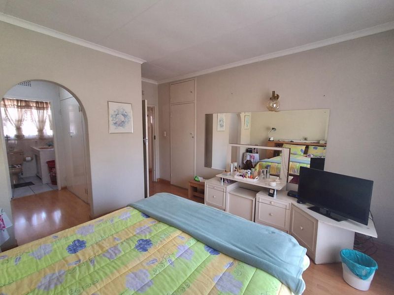 PET FRIENDLY CHARMING TOWNHOUSE - MULBARTON - Photo 8