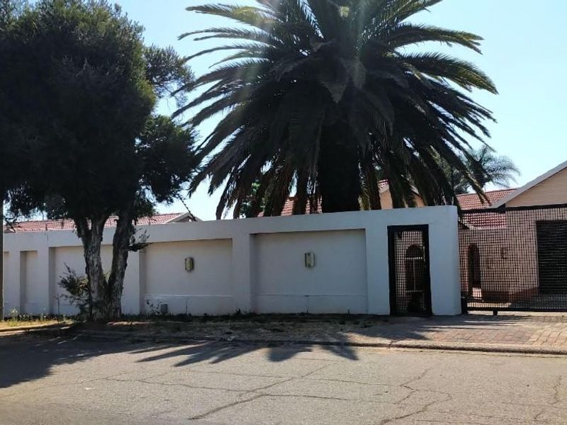 Large family home - Photo 2