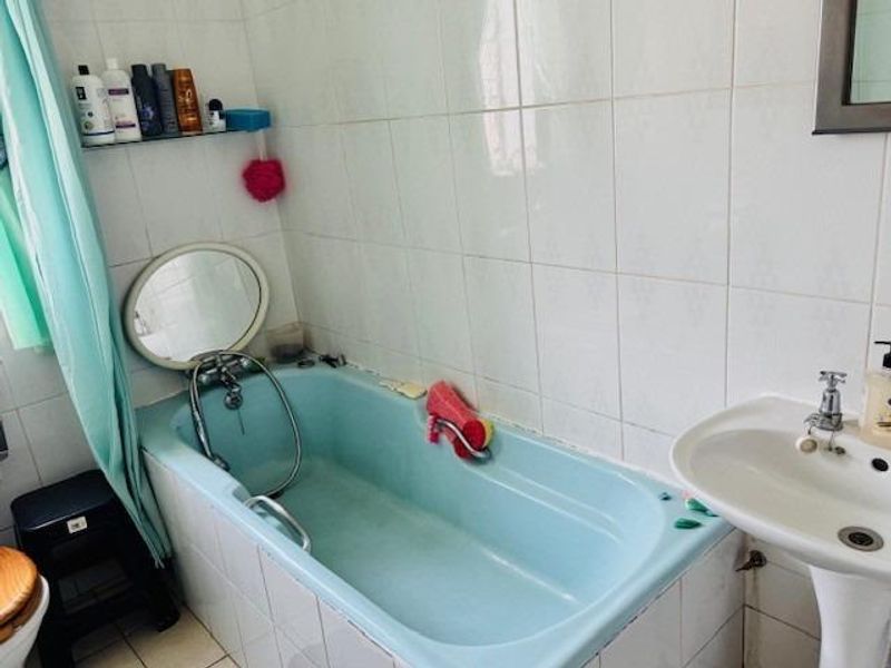 High-Yield Living: A Solid Forest Hill Home With Dual Income Streams - Photo 4