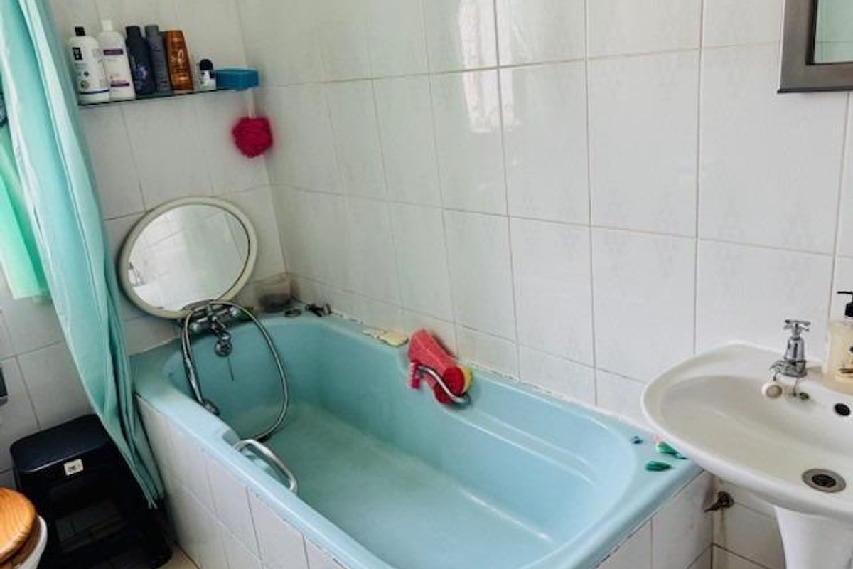 High-Yield Living: A Solid Forest Hill Home With Dual Income Streams - Photo 4