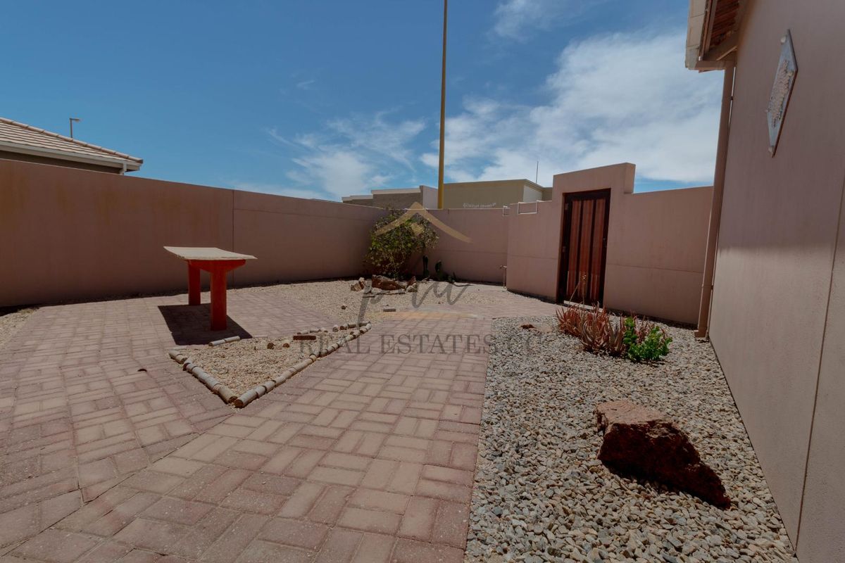 Coastal Charm - Photo 3