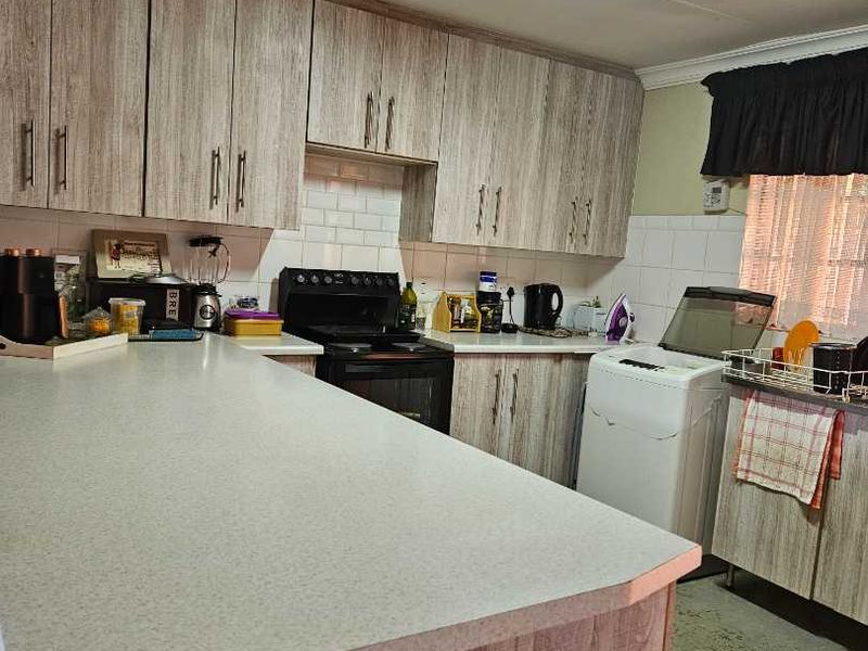 2 bedroom house in theresapark priced to go!!! - Photo 8