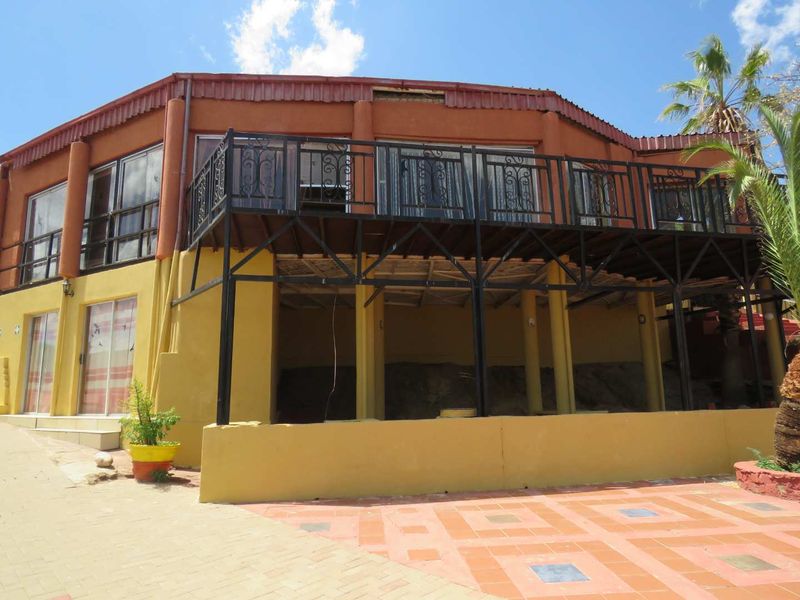 Large Rental Property with Multiple Rooms & Conference Space - Photo 2