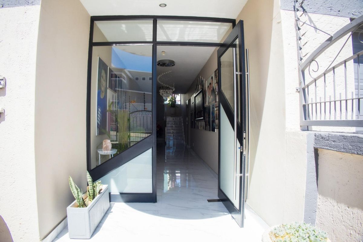 🏠 5-Bedroom Family Home close to WHK Gymnasium School - Photo 3