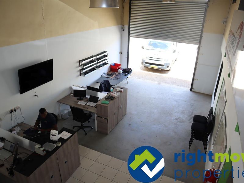 Well maintained double warehouse for sale - Photo 3