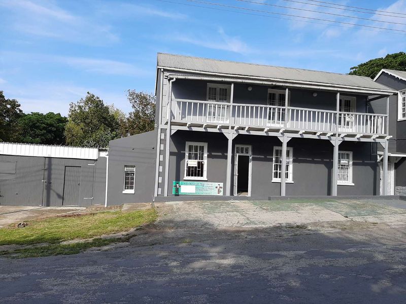 CHARM AND CHARACTER - Photo 2