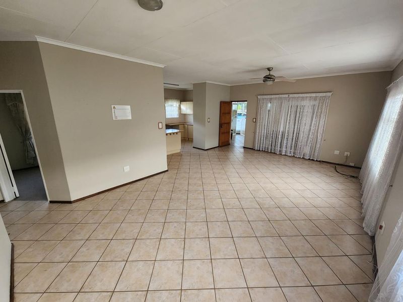 3 BEDROOM TOWNHOUSE FOR SALE IN A RETIREMENT VILLAGE ANNLIN PRETORIA - Photo 4