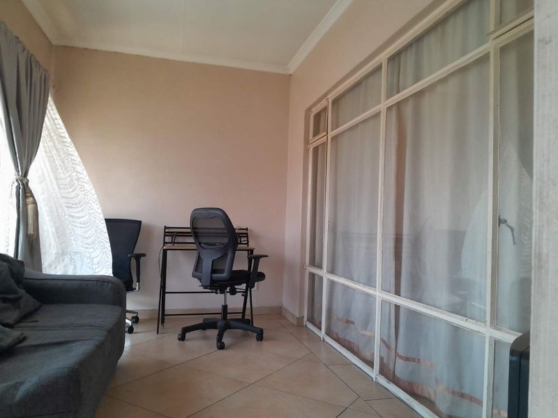 Price Adjustment Don't Miss Out -1st floor 3 Bedroom Klinker Brick Townhouse for sale - Photo 8