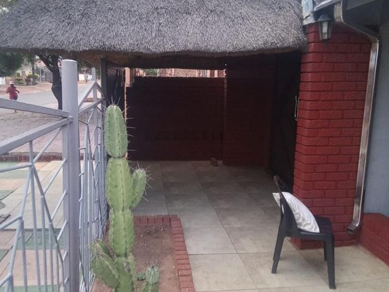 4 bedrooms house for sale in Soshanguve G - Photo 2