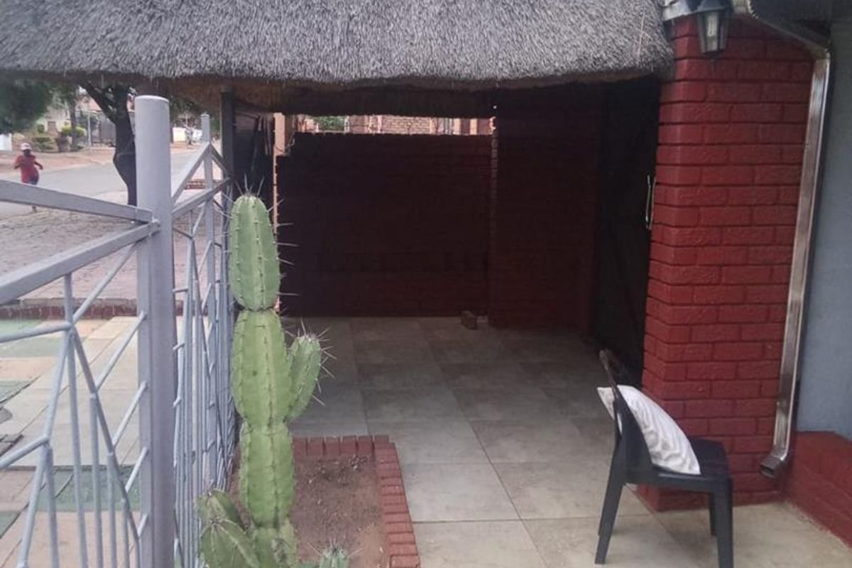 4 bedrooms house for sale in Soshanguve G - Photo 2