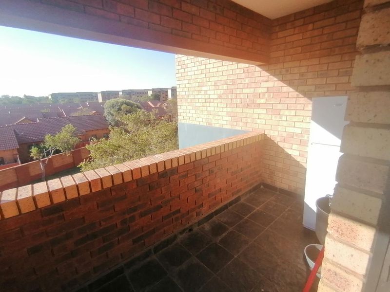 Modern 2-Bedroom Apartment in a Secure Estate - Photo 6