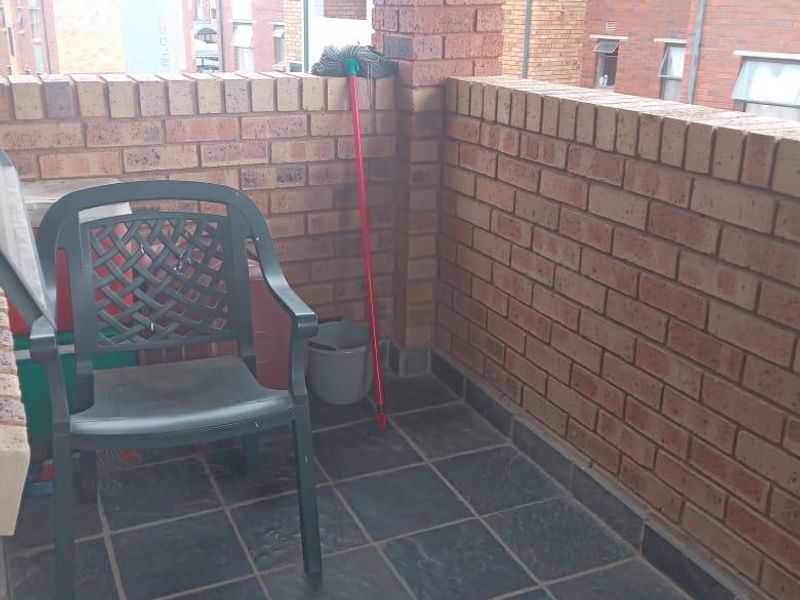 Flat for Sale R770.000 - Photo 2