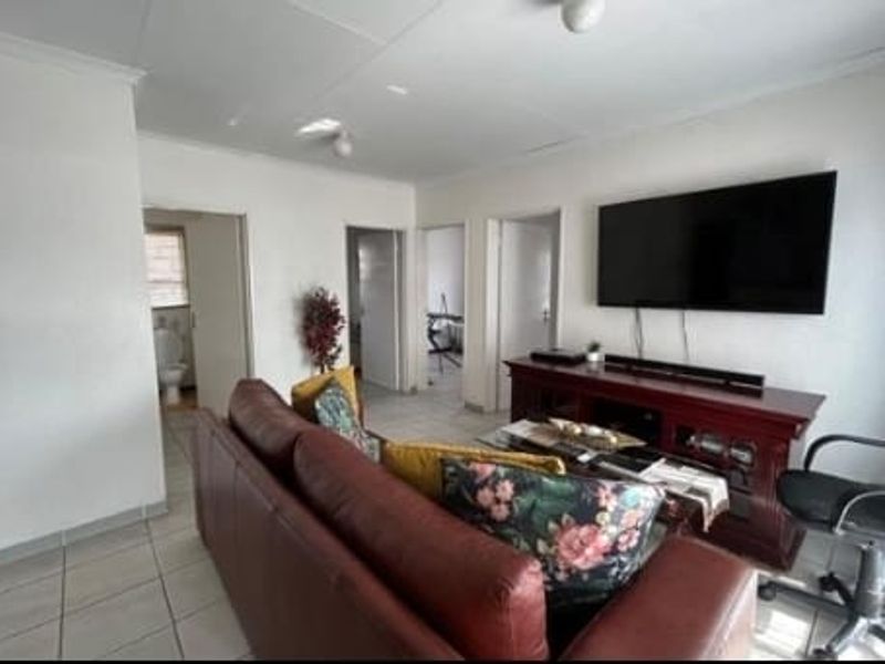 Modern 3 bedroom house - Photo 5