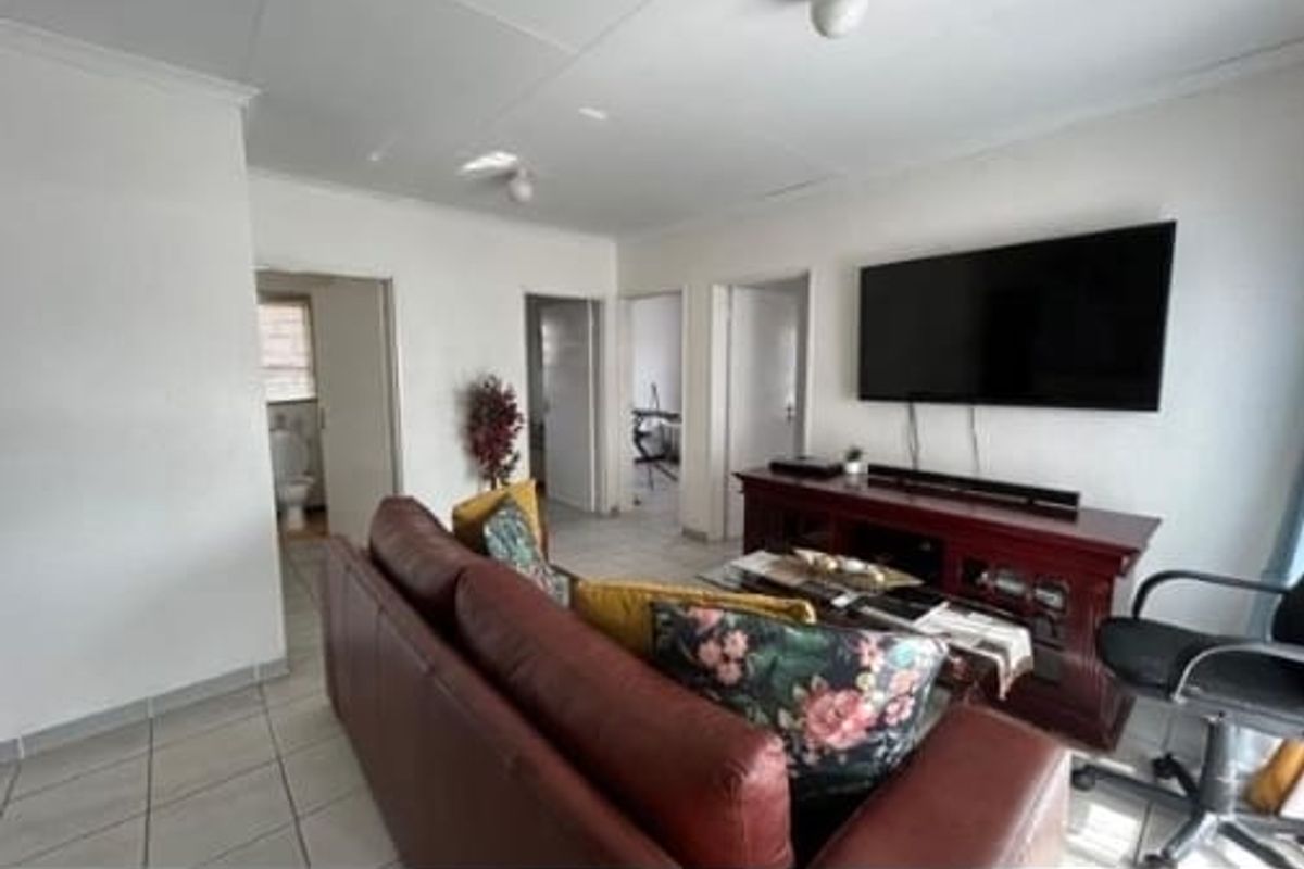 Modern 3 bedroom house - Photo 5