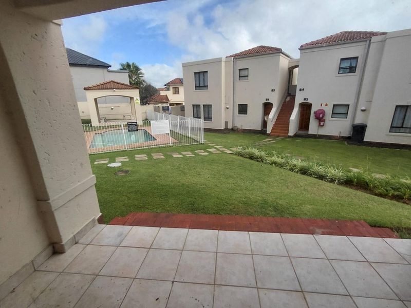 Lovely 2 Bed 1 Bath ground floor unit - Photo 10