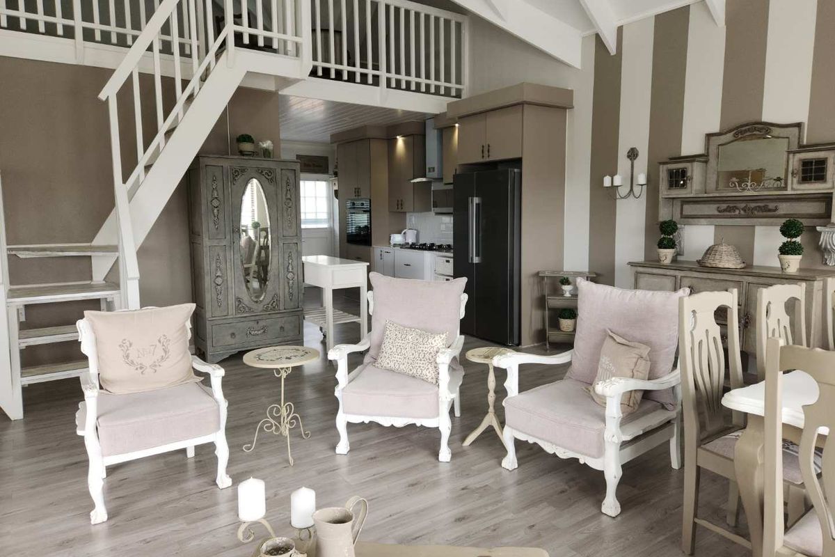 French inspired-look House for Sale! - Photo 4