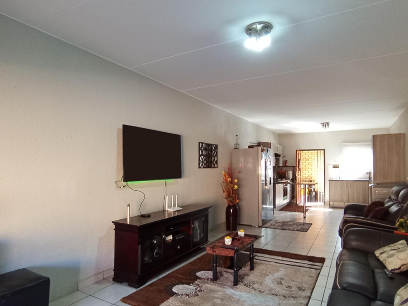 Beautiful Ground floor unit up for grabs - Photo 3